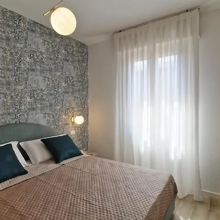 Appartamento Bellissima Vista Lago, Spiaggia Privata,Nuovo *